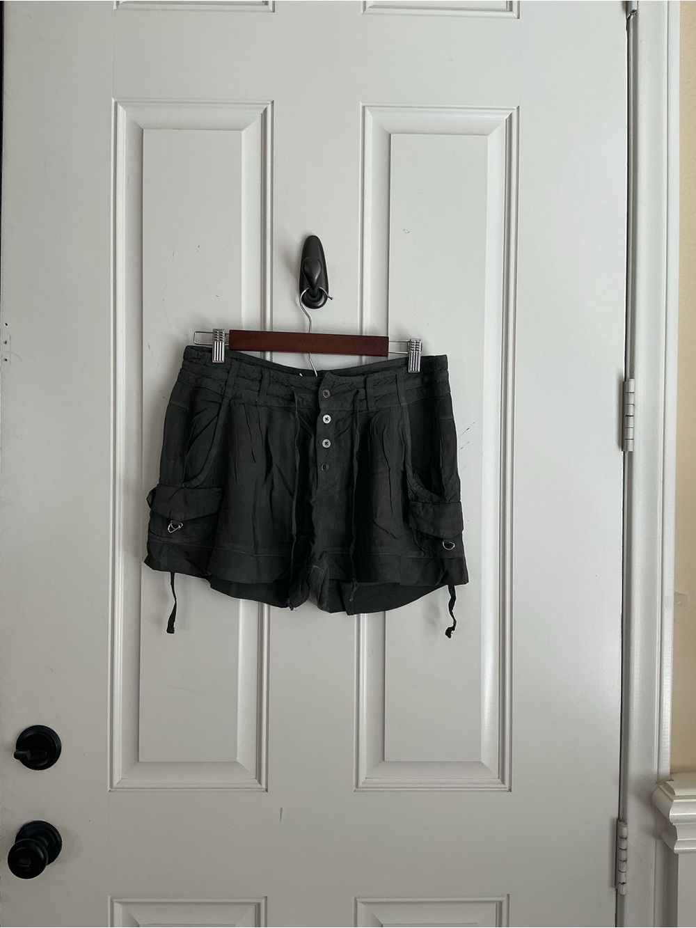 Vintage Havana Black Cargo Button-Front Shorts